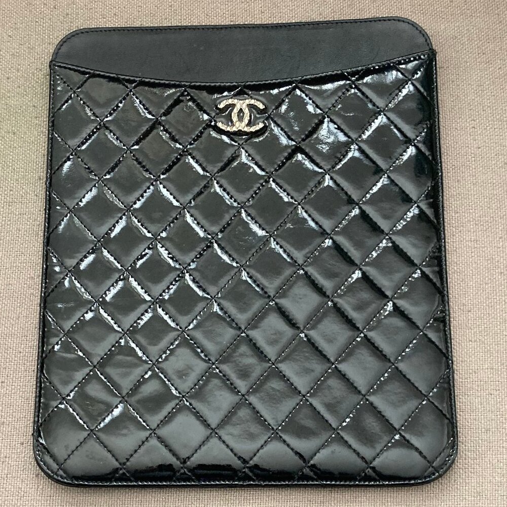 Gently Used Chanel Black Quilted Patent Leather CC Shiny Brilliant iPad Case